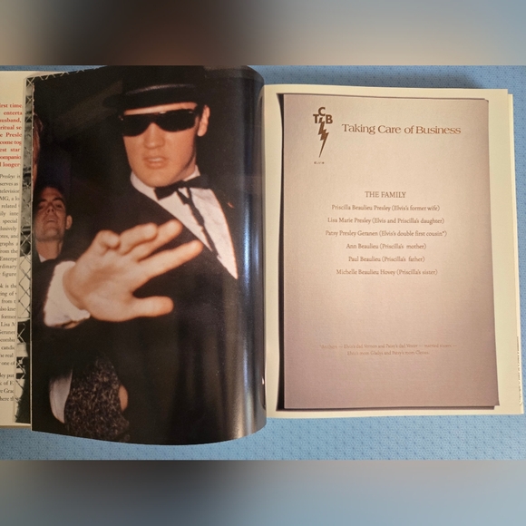 Elvis by the Presleys 2005 Book - Picture 3 of 6